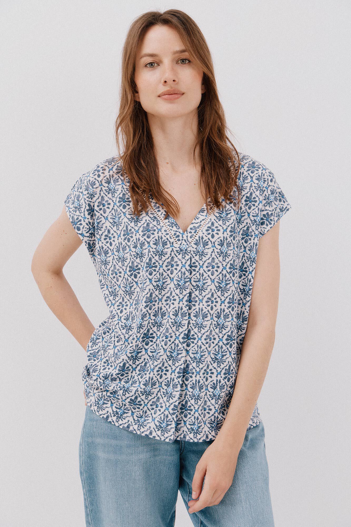 Cortefiel Camiseta bico com detalhe de renda