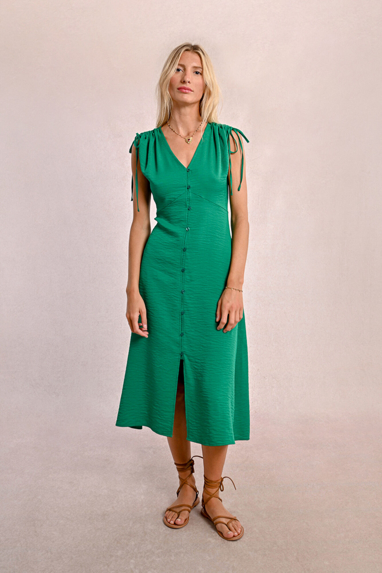 Molly Bracken Vestido midi com manga curta ajust&aacute;veis