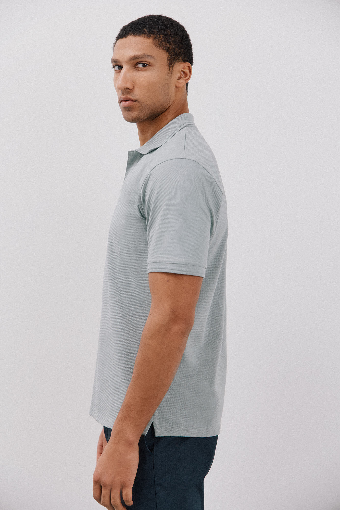 Cortefiel Polo estruturado com gola aberta