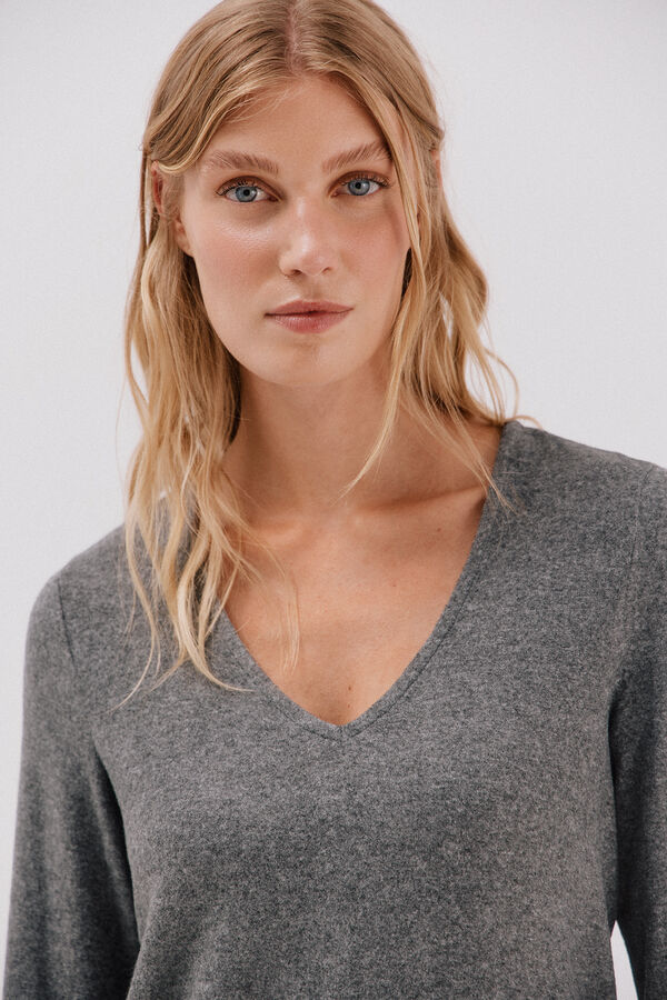 Cortefiel Camiseta b&aacute;sica cuello pico Gris