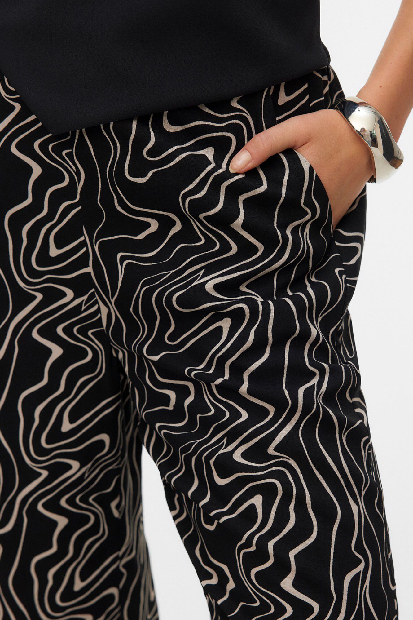 Vero Moda Pantal&oacute;n fluido estampado