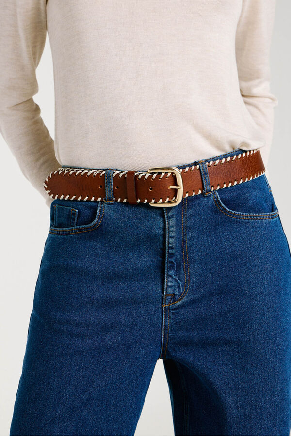 Vila Cintur&oacute;n de piel con pespuntes Marr&oacute;n