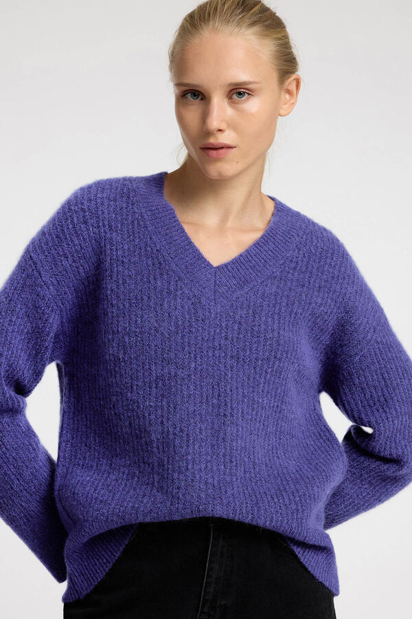 Selected Femme Jersey de cuello en V confeccionado con lana y alpaca. Regular Fit. Morado