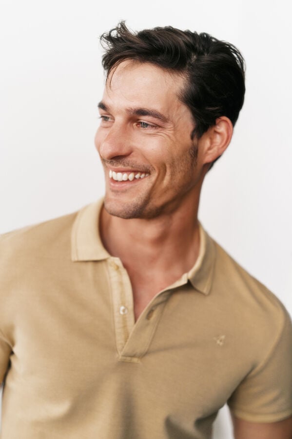 OOTO Polo piqu&eacute; lavado bordado de avi&atilde;o Dourado