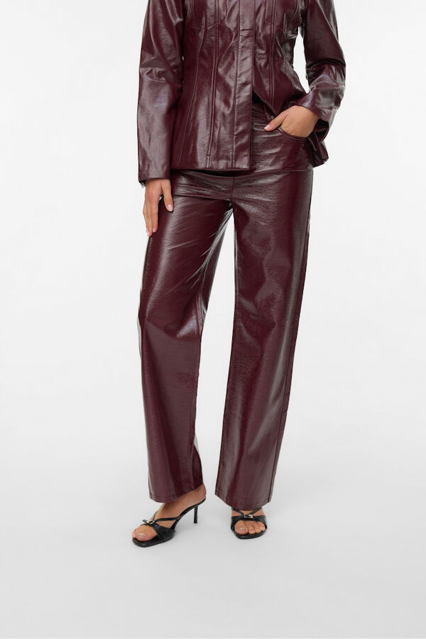 Vero Moda Pantal&oacute;n encerado efecto brillo Granate