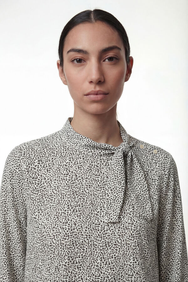 Vero Moda Blusa detalle lazada Estampado blanco