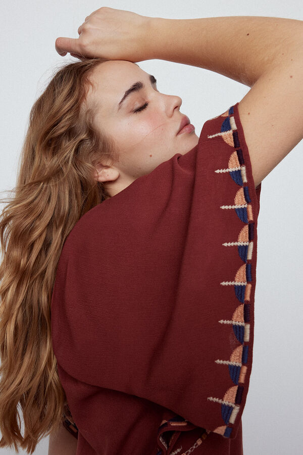 Slowlove Blusa bordada volante Marr&oacute;n oscuro