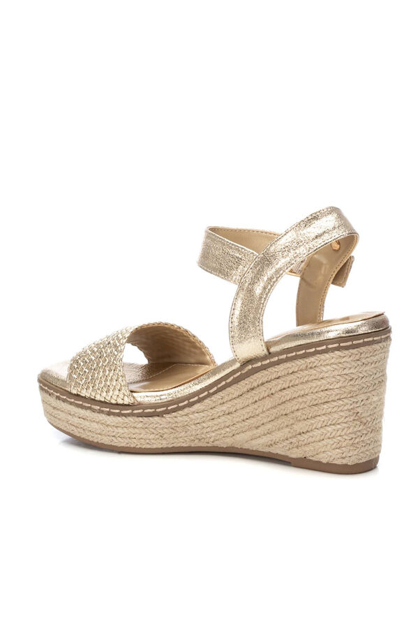 XTI Sand&aacute;lia de cunha Dourado