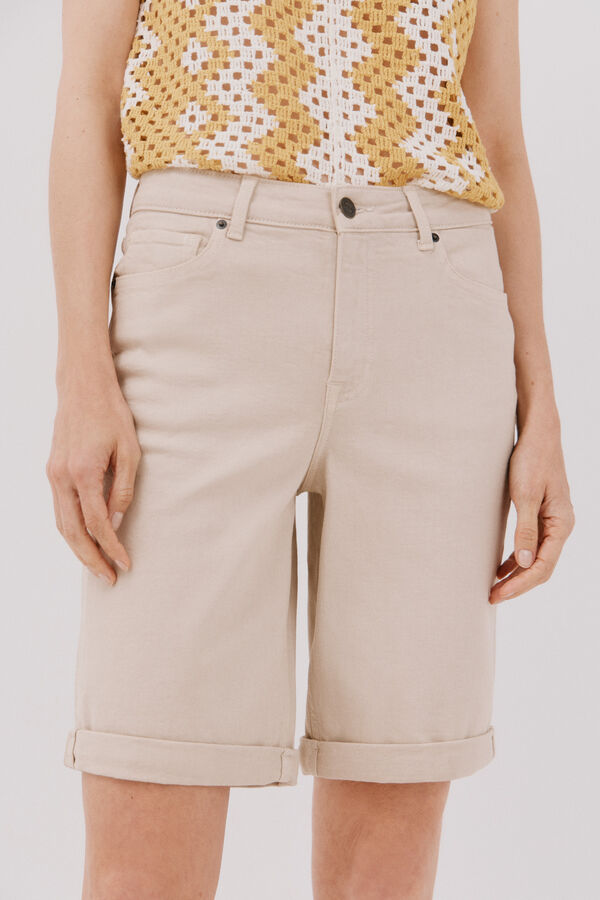 Cortefiel Bermuda vaquera b&aacute;sica color Arena