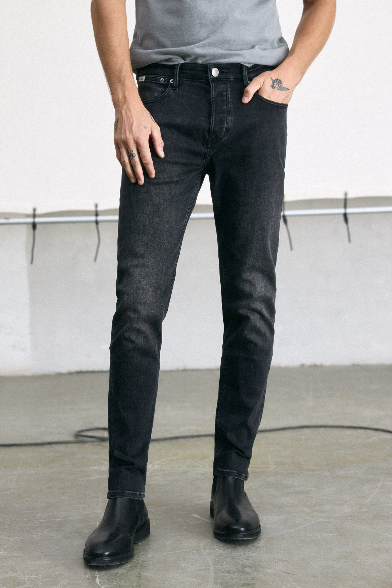 OOTO Jeans slim lavagem m&eacute;dia cinzento
