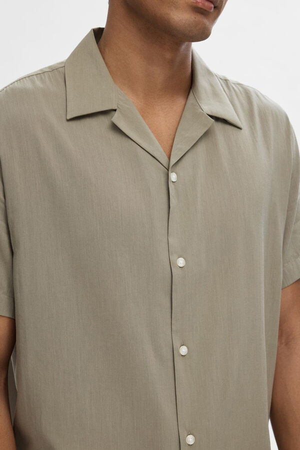 Selected Camisa de manga corta confeccionada con tencel y algod&oacute;n org&aacute;nico. Verde