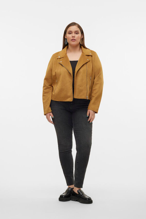 Vero Moda Curve Chaqueta efecto ante talla grande Marr&oacute;n