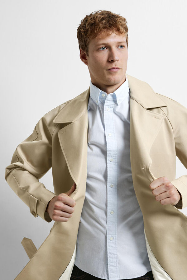 Selected Gabardina cl&aacute;sica con solapas y cintur&oacute;n confeccionada con materiales reciclados Marr&oacute;n