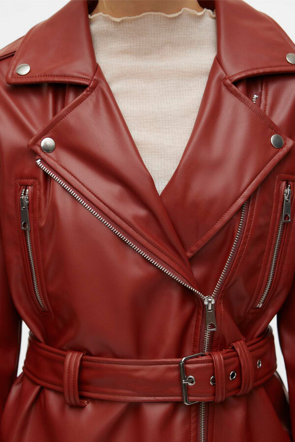 Vero Moda Chaqueta polipiel de mujer con cintur&oacute;n Marr&oacute;n oscuro