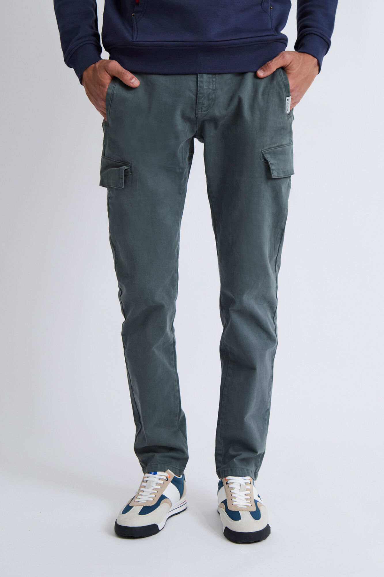 Williot Cal&ccedil;a cargo