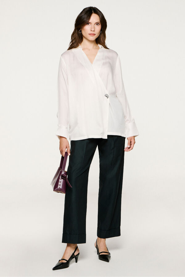 Selected Blusa cuello pico detalle met&aacute;lico Blanco