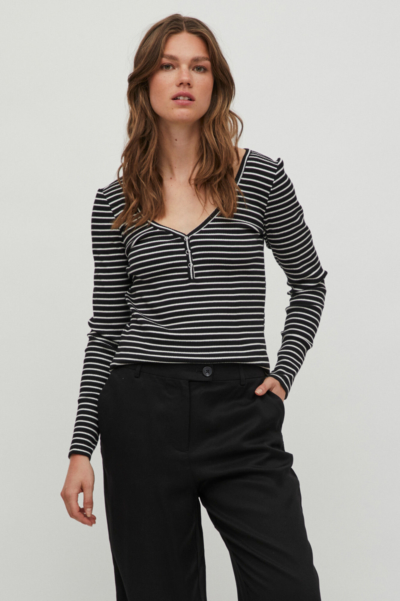 Vila Camiseta de mujer manga larga cuello pico