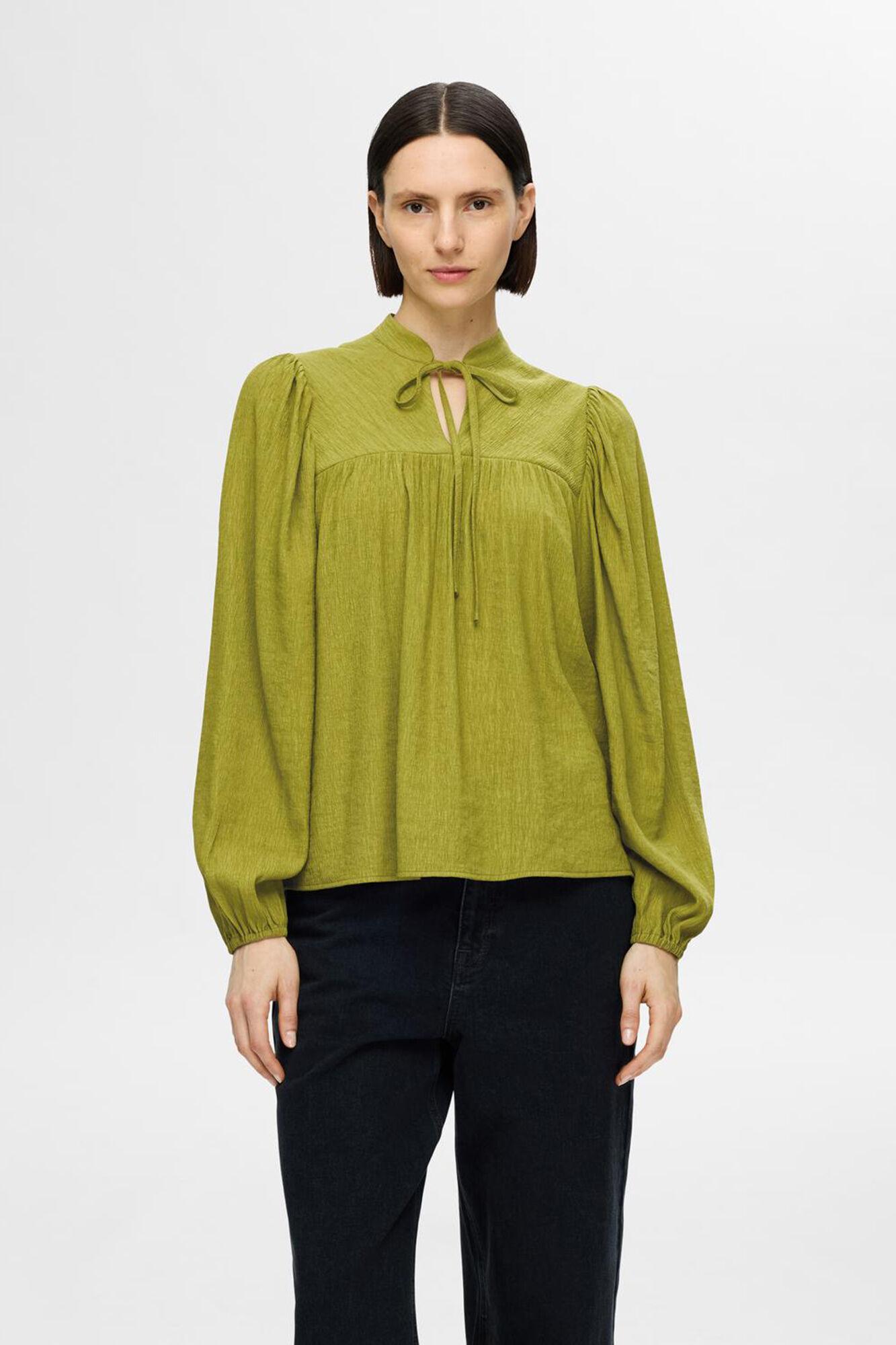 Selected Femme Blusa de manga larga confeccionada con Viscosa Lenzing Ecovero.