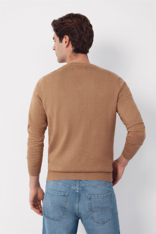 Cortefiel Jersey punto algod&oacute;n cuello pico b&aacute;sico Camel