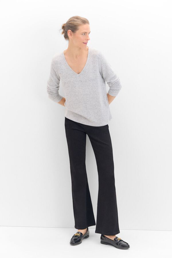 Cortefiel T-shirt b&aacute;sica gola em bico Cinzento