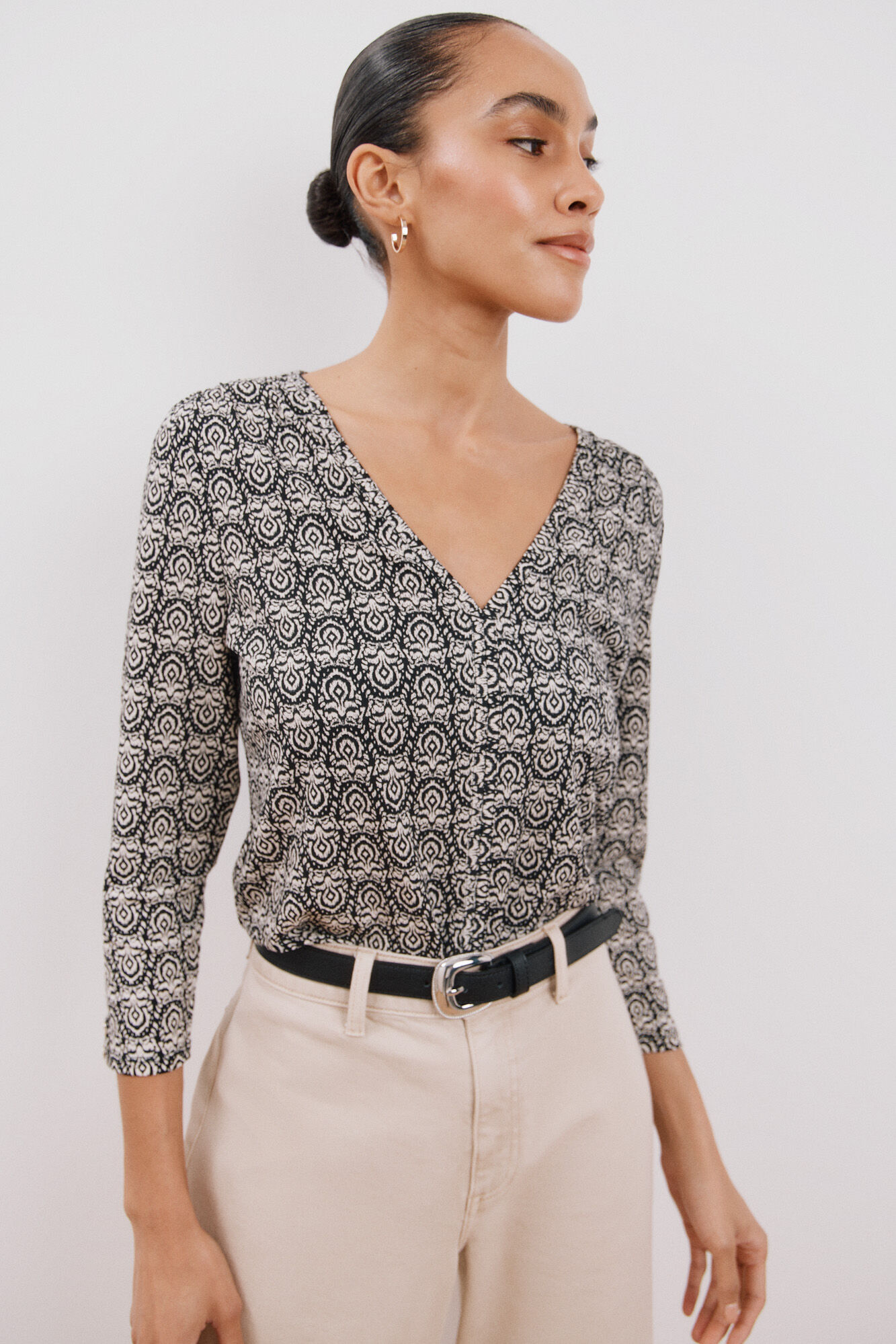 Cortefiel Camiseta fluida escote pico