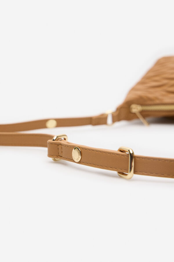 Cortefiel Bandolera gofrada espiga Beige