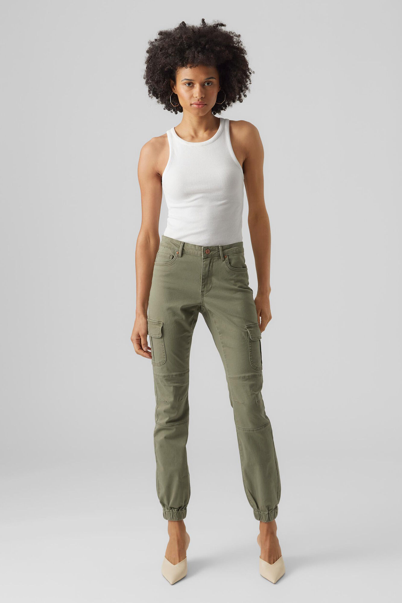 Vero Moda Pantal&oacute;n cargo tobillero