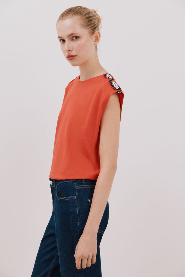 Cortefiel Camiseta detalle crochet Rojo