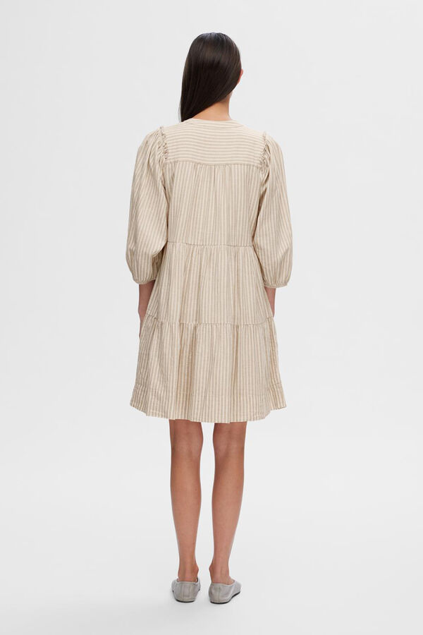 Selected Femme Vestido camiseiro curto confecionado com linho org&acirc;nico. Branco