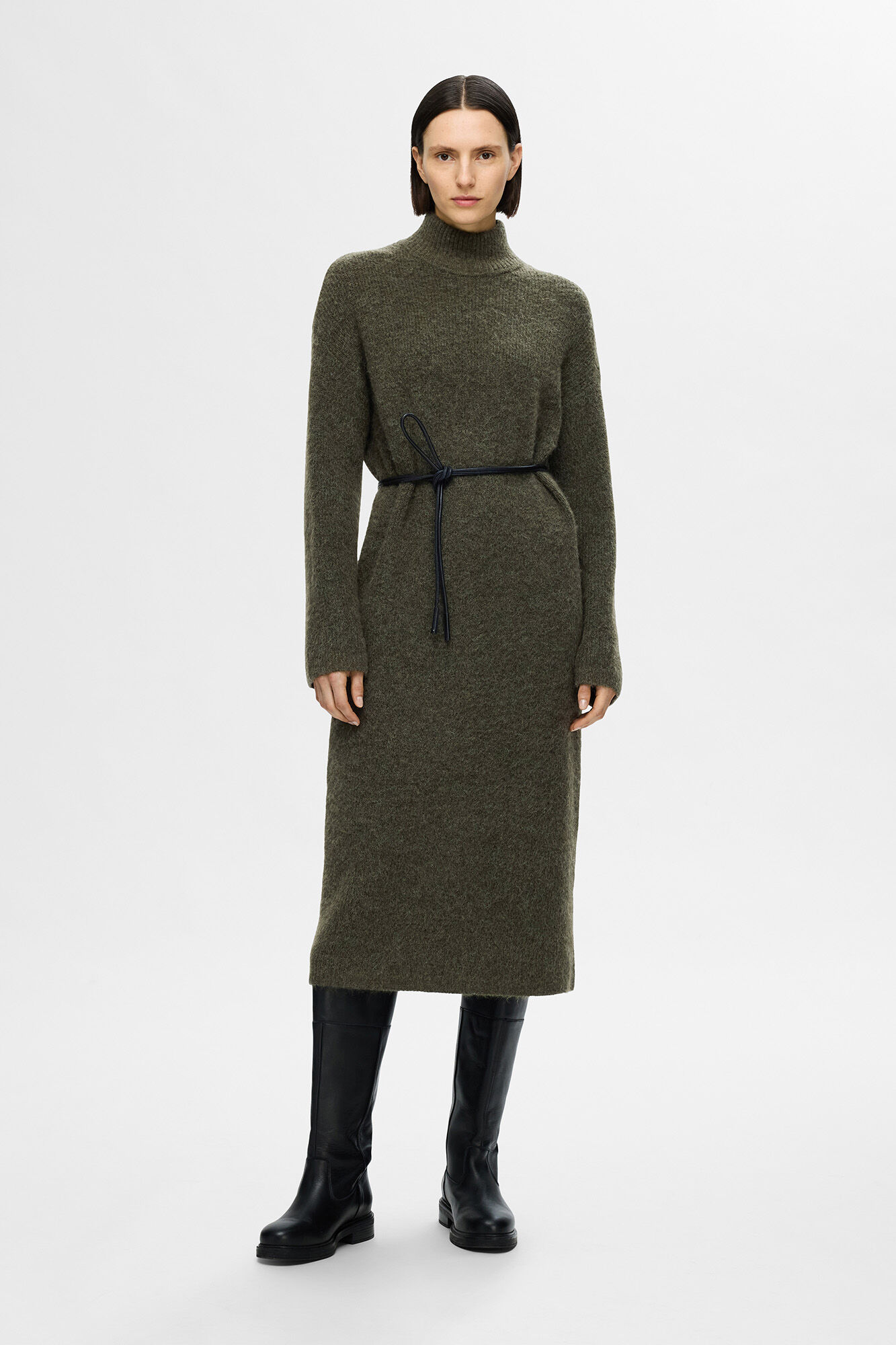 Selected Femme Vestido Midi de cuello alto confeccionado con lana Merino.