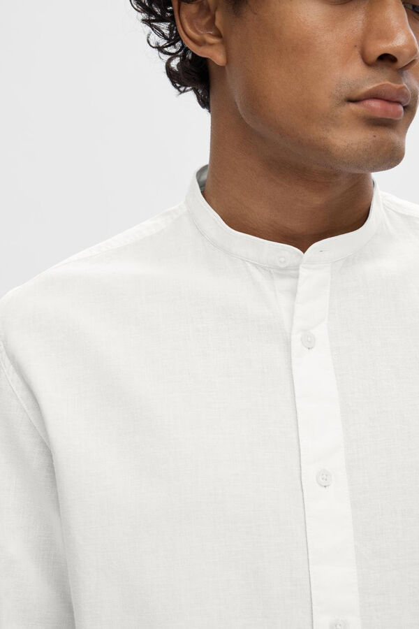 Selected Camisa de manga larga y cuello mao confeccionada con lino y algod&oacute;n org&aacute;nico. Blanco