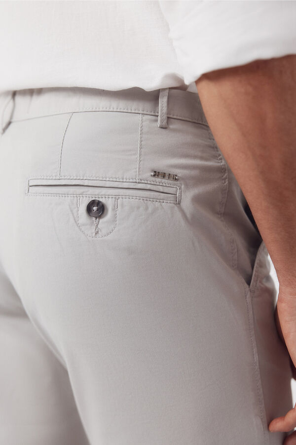 Cortefiel Bermuda chino ligero Gris