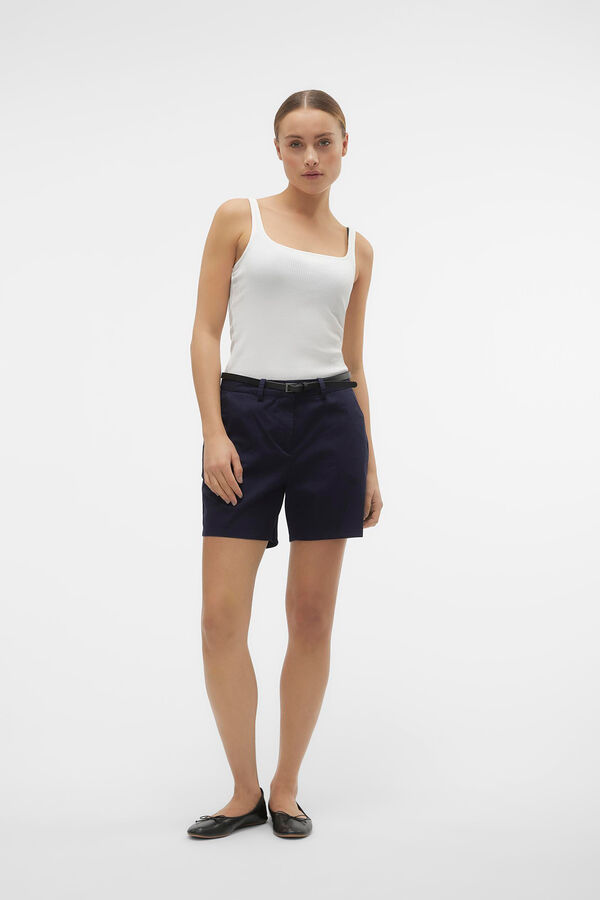 Vero Moda Shorts estilo chino con cintur&oacute;n Azul marino