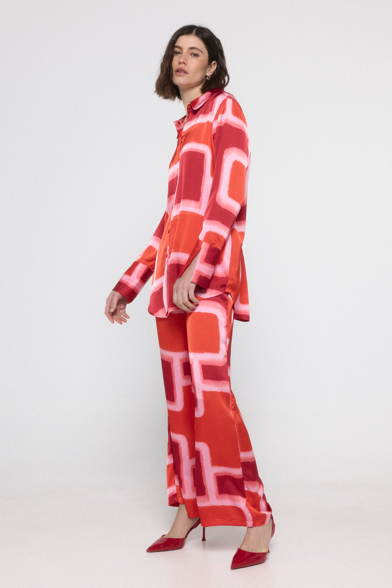 Vero Moda Camisa geom&eacute;trica efecto satinado