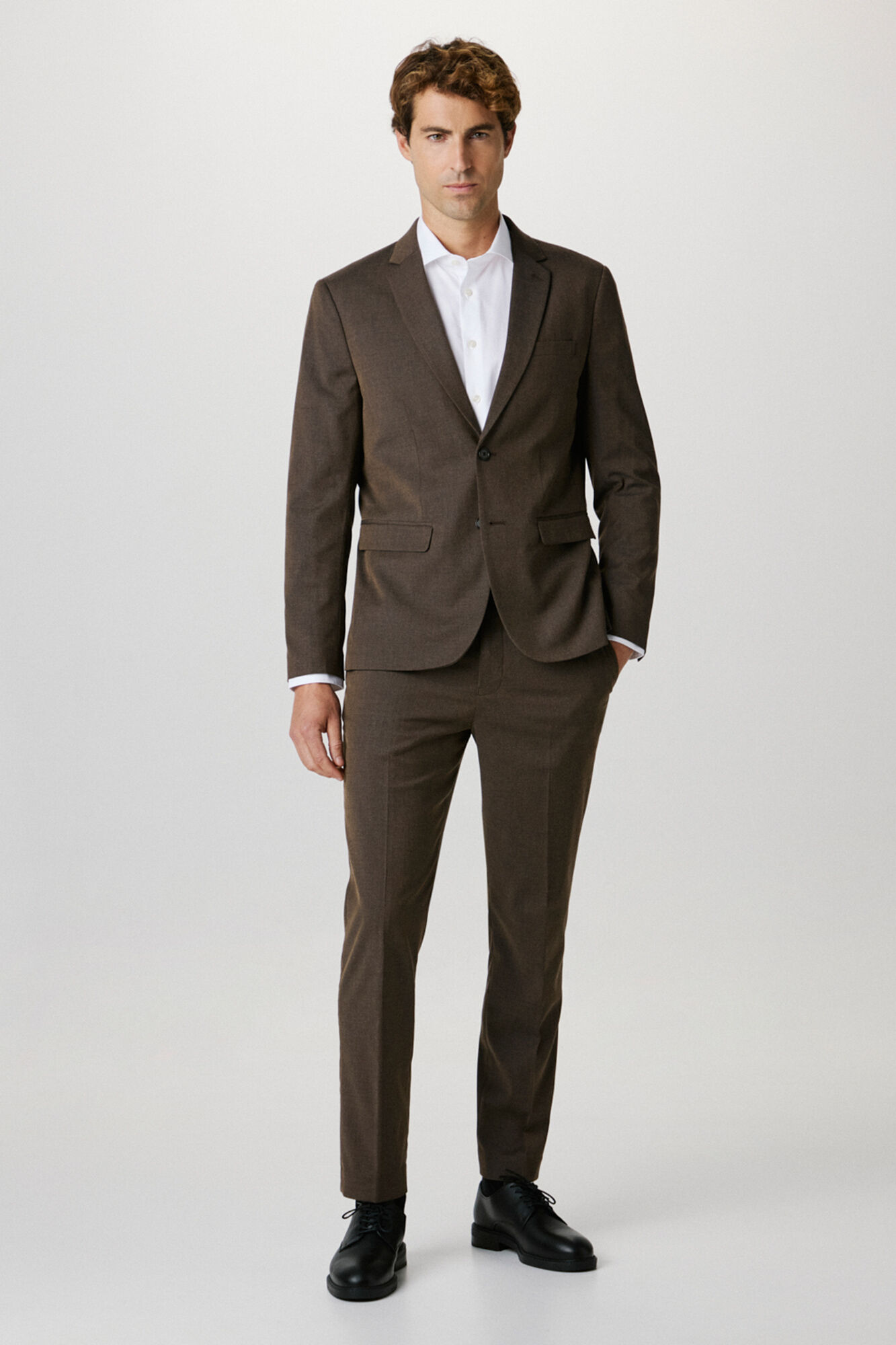 Selected Pantal&oacute;n de traje estructura Slim Fit confeccionado con materiales reciclados.