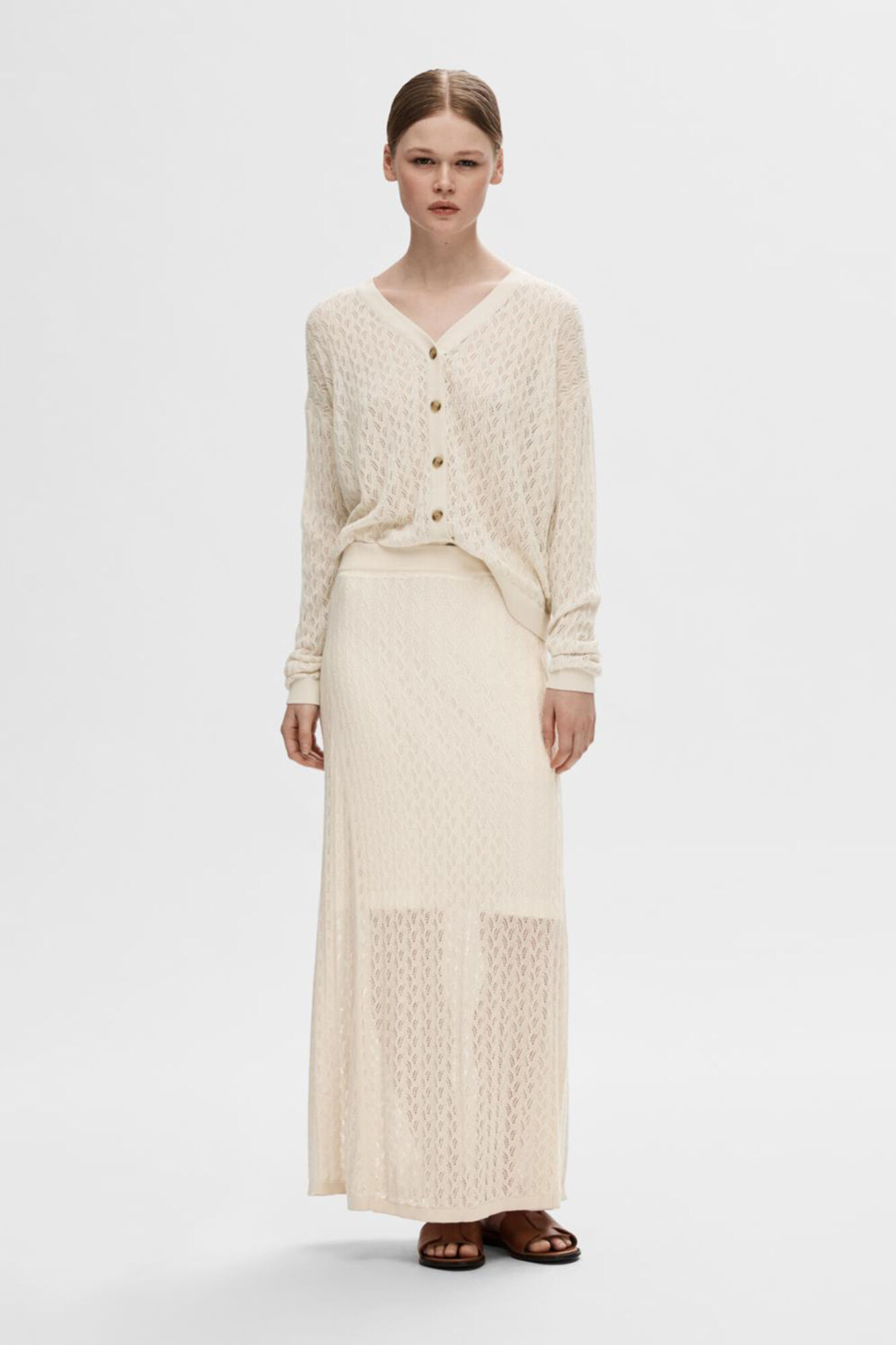 Selected Femme Falda Midi de punto ligero confeccionada con lino, algod&oacute;n org&aacute;nico y Tencel.