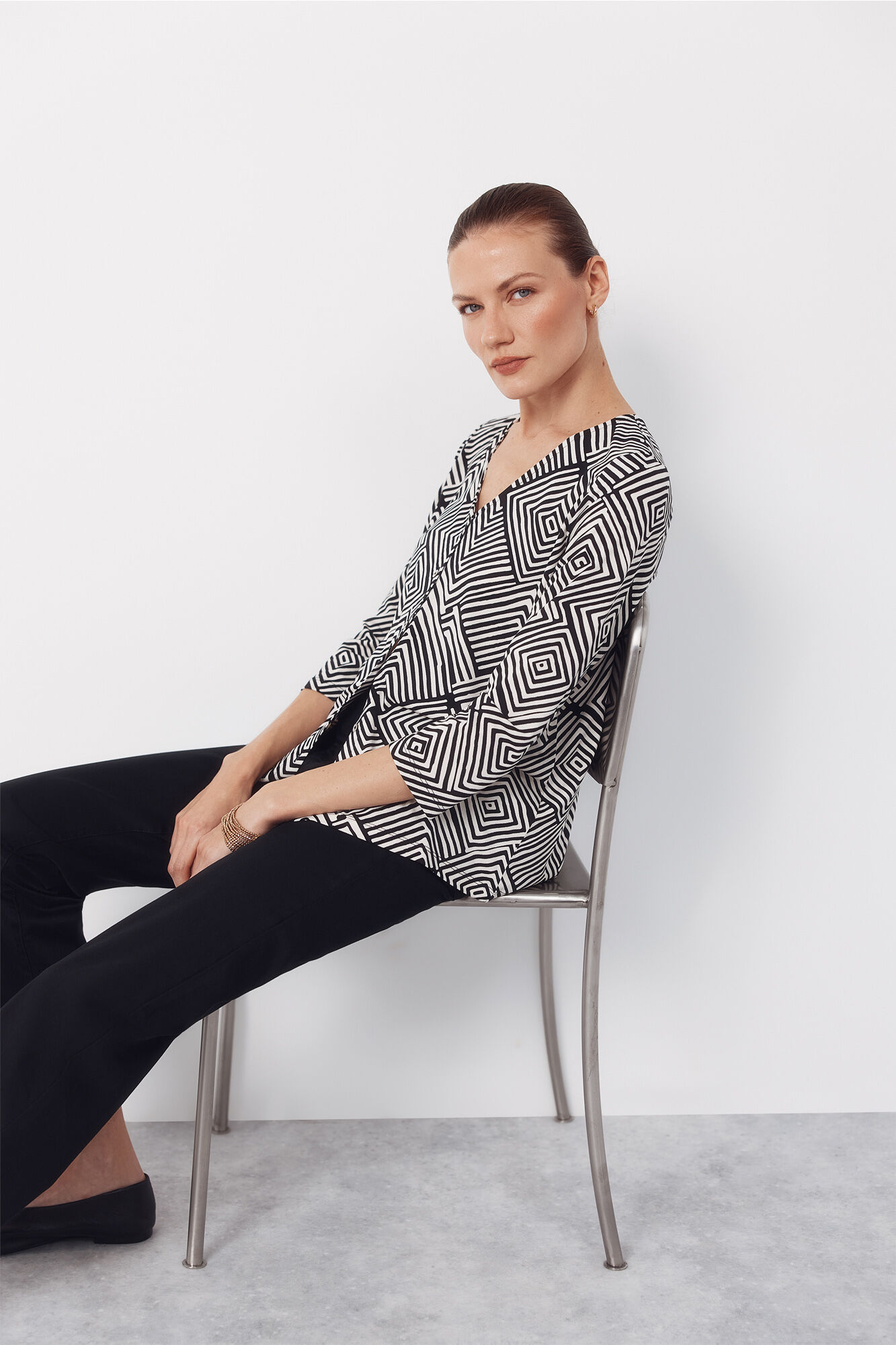 Cortefiel Blusa com decote em v e bot&otilde;es.