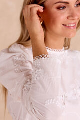 Pol&iacute;n Et Moi Blusa Dacia com flores bordadas Branco