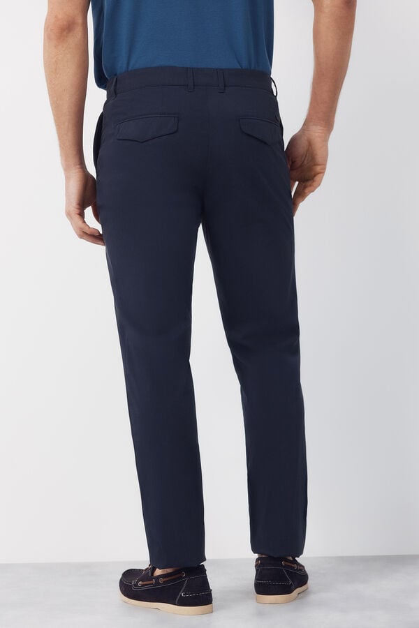 Cortefiel Pantal&oacute;n chino t&eacute;cnico slim ligero Azul marino