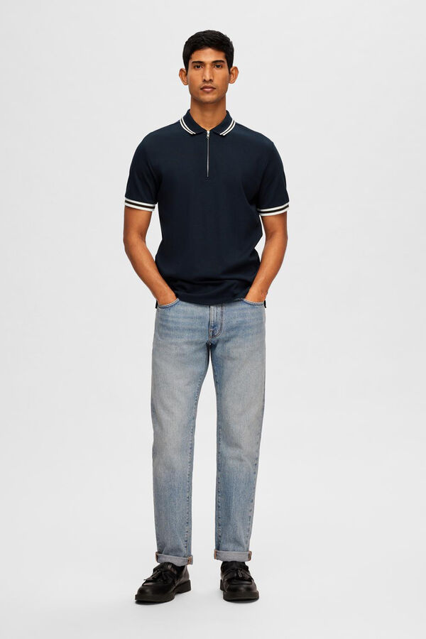 Selected Polo de manga corta con cremallera confeccionado con algod&oacute;n reciclado. Cinzento