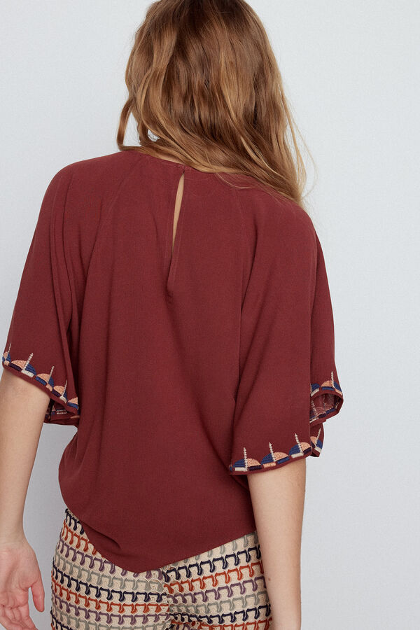 Slowlove Blusa bordada volante Marr&oacute;n oscuro