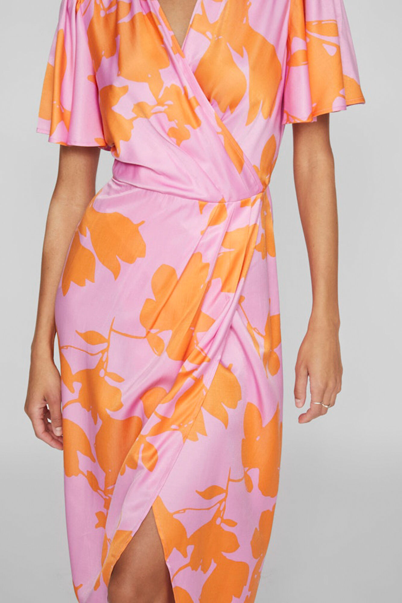 Vila Vestido midi satinado de fiesta