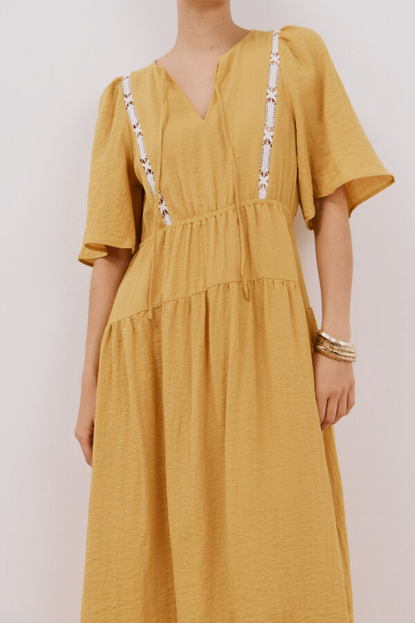 Cortefiel Vestido comprido de manga curta Dourado