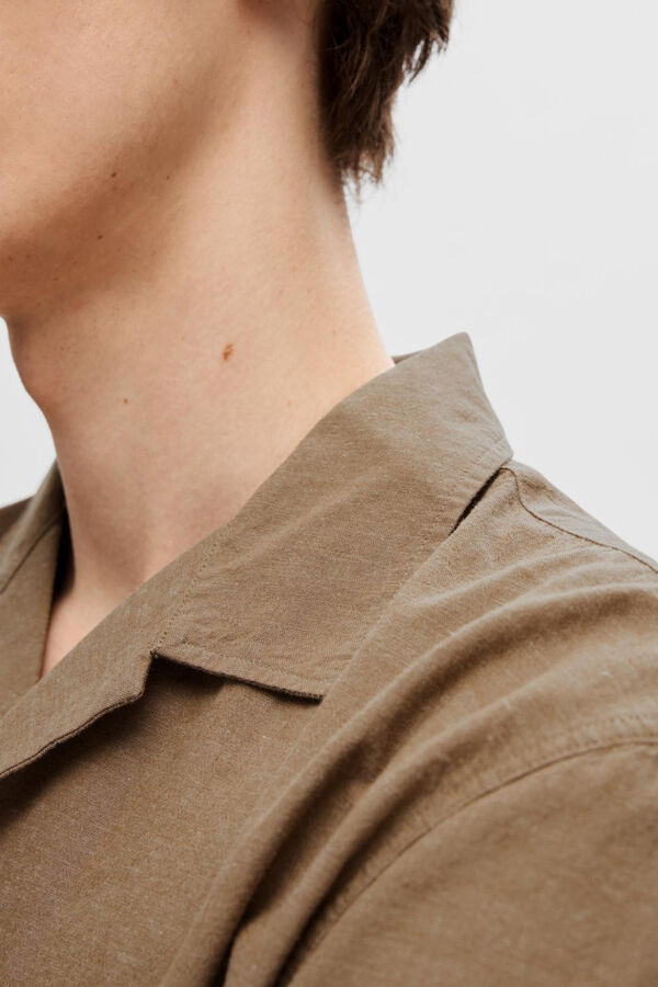 Selected Camisa de manga curta confecionada com linho e algodão reciclado. Castanho