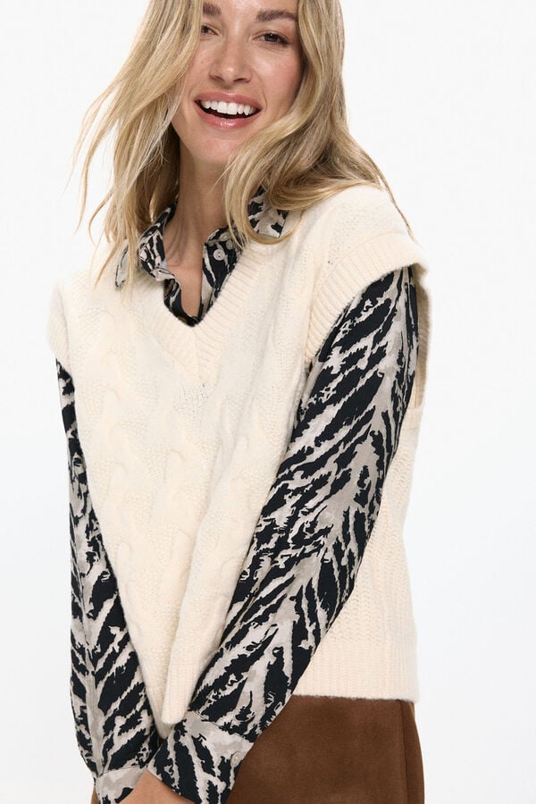 Vero Moda Chaleco de punto cuello pico Beige
