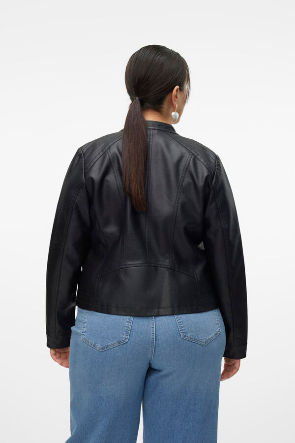 Vero Moda Curve Chaqueta efecto piel talla grande Negro