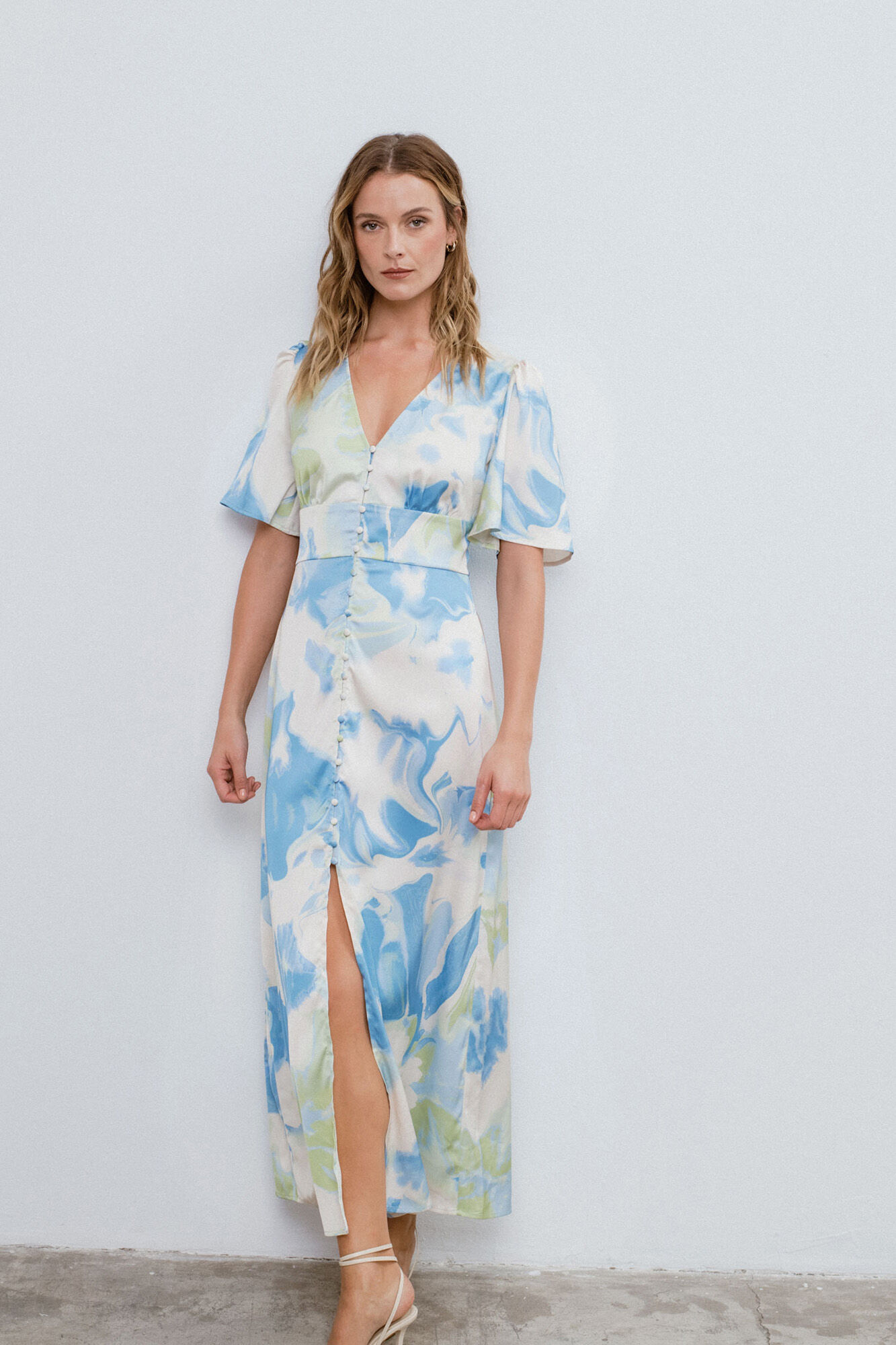 Vila Vestido midi satinado de fiesta