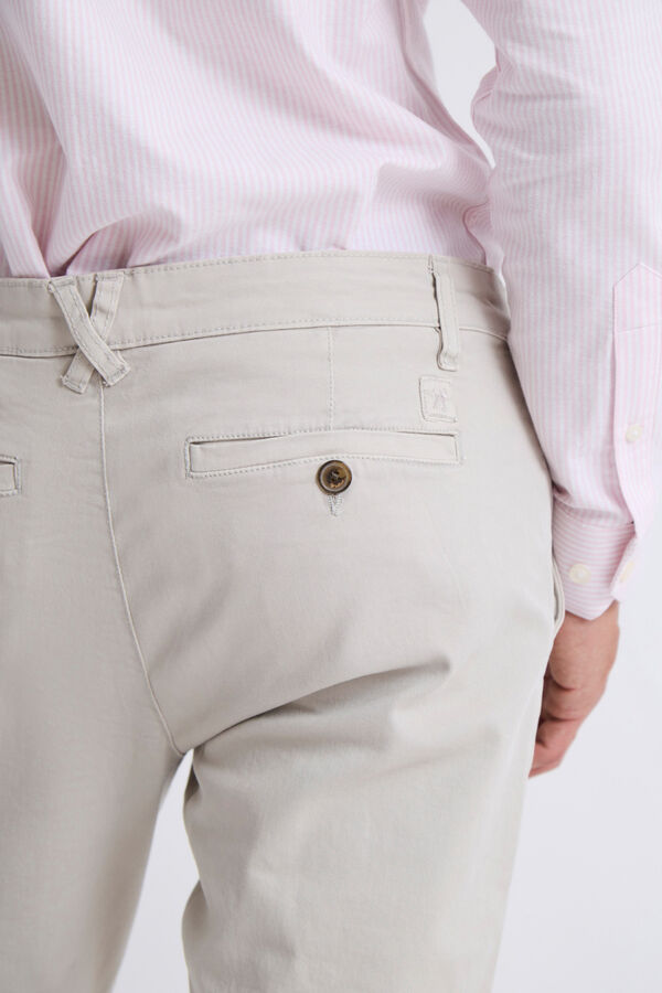 Williot Cal&ccedil;as chino justas Tostado