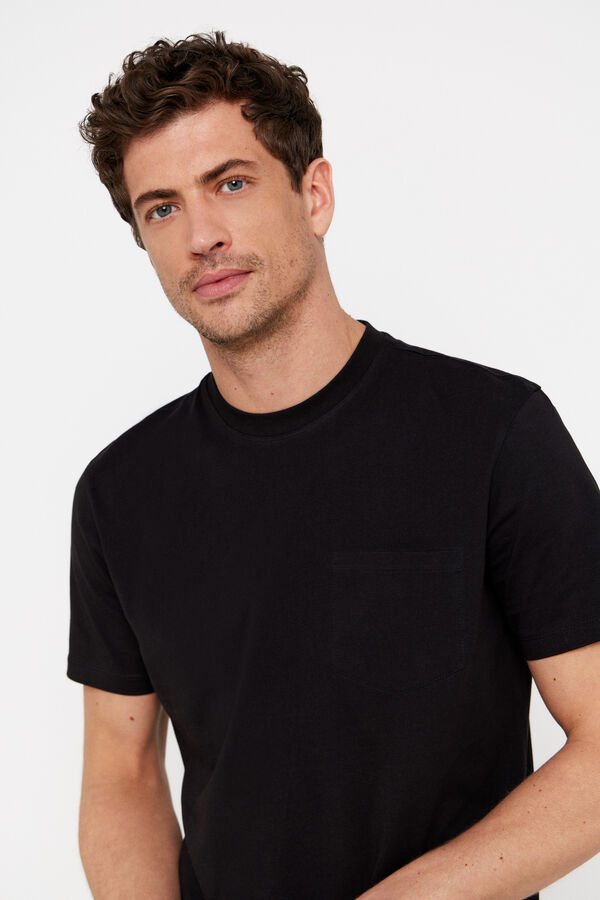 Cortefiel T-shirt b&aacute;sica bolso Preto