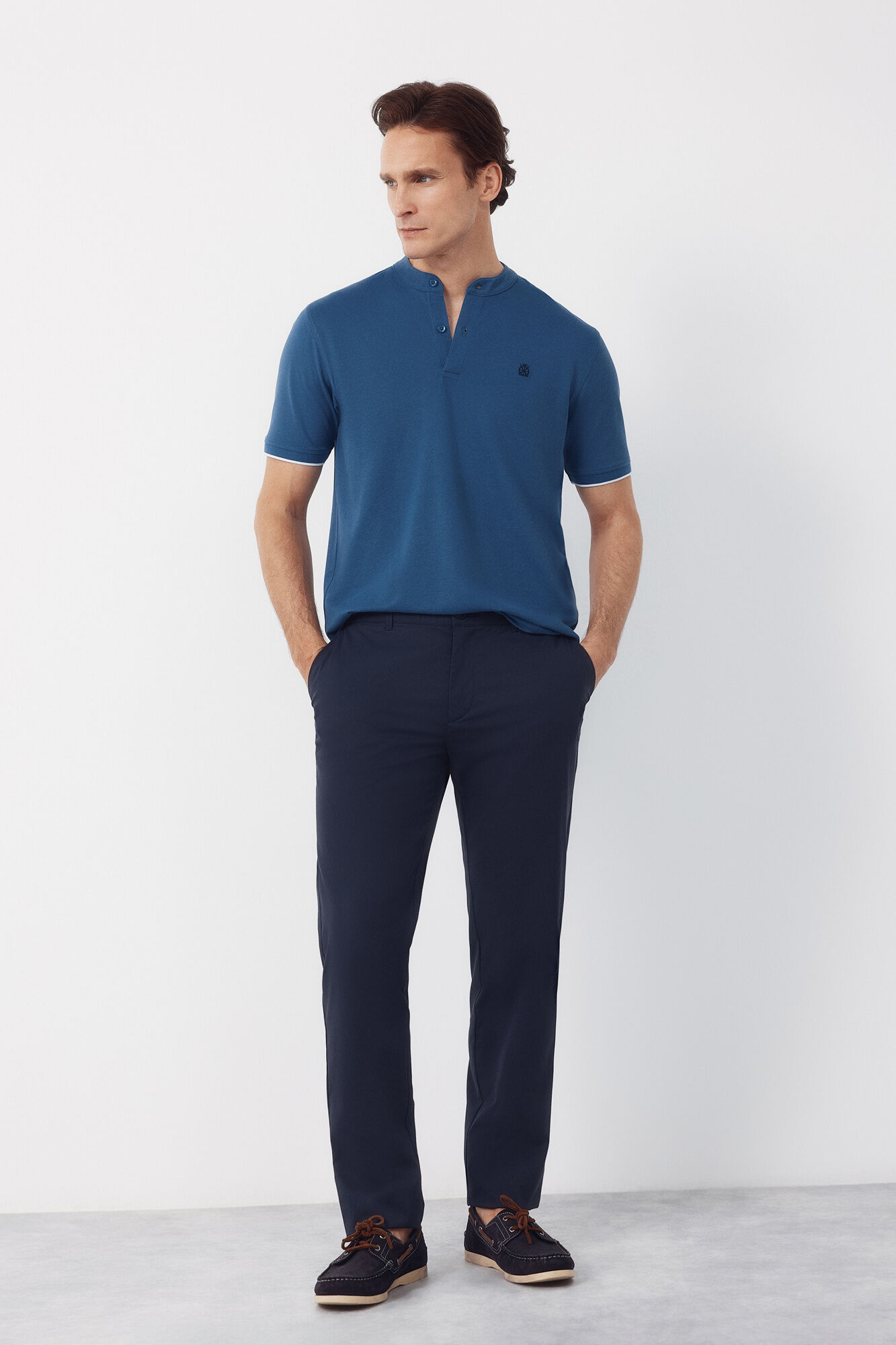 Cortefiel Pantal&oacute;n chino t&eacute;cnico slim ligero